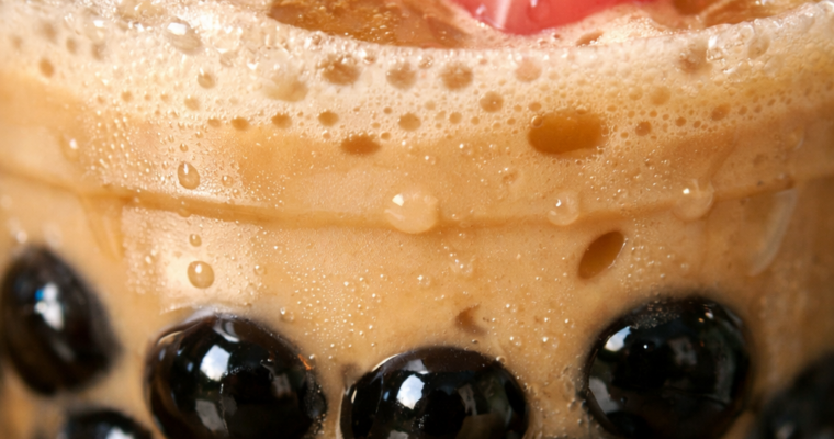 Bubble Tea: L’Epopea delle Perle di Tapioca tra Miti di Taiwan e Viaggi di Gusto