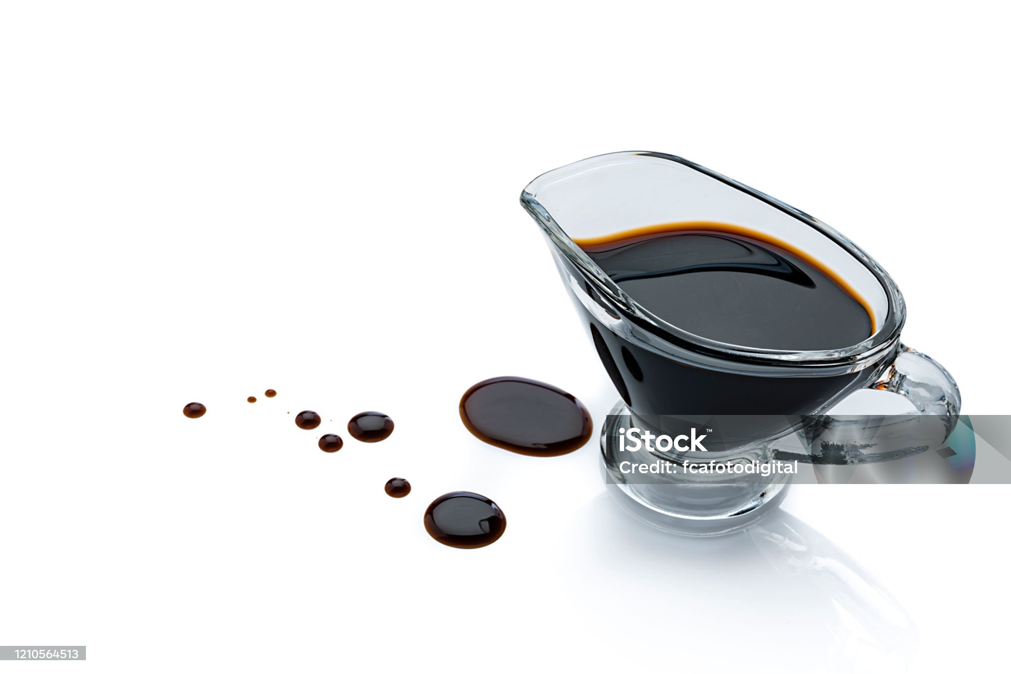 L’Elisir dei Duchi: Storia, Miti e Alchimie dell’Aceto Balsamico Tradizionale