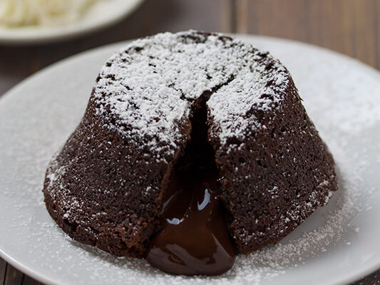 Il Fondente al Cioccolato dal Cuore Caldo: Il Dolce Irresistibile e Voluttuoso