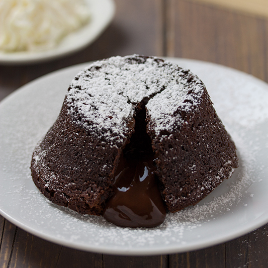 Il Fondente al Cioccolato dal Cuore Caldo: Il Dolce Irresistibile e Voluttuoso