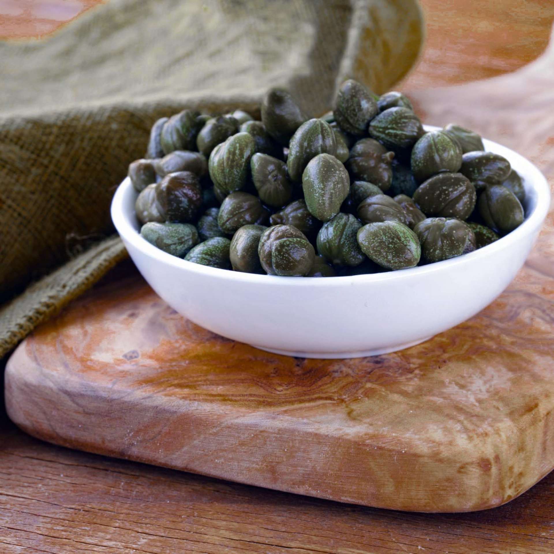 Capperi, le Gemme Salate del Mediterraneo