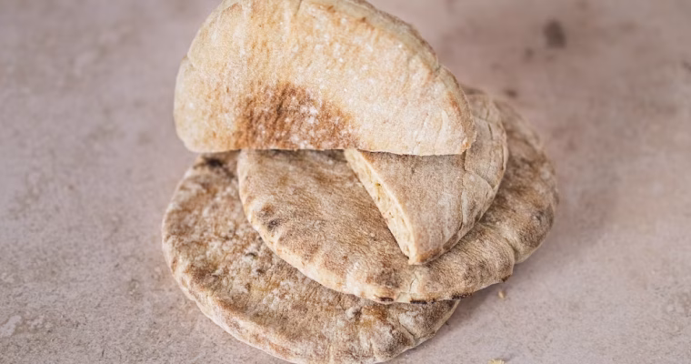 Pita Greca Fatta in Casa: Il Pane Piatto Sofficissimo e Irresistibile