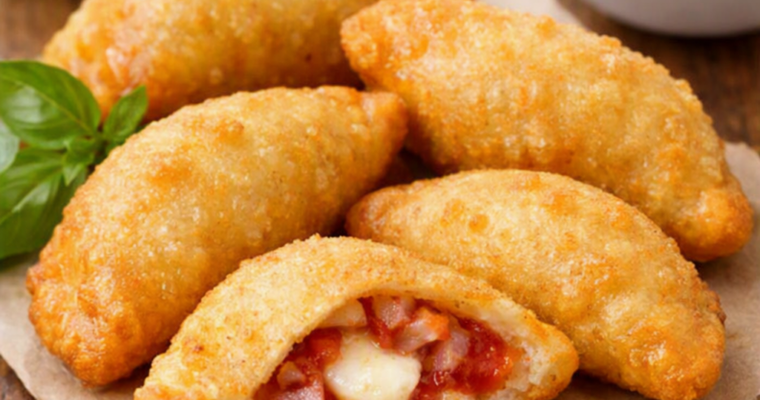 Mini Calzoni Fritti: Il Comfort Food Sfizioso e Irresistibile